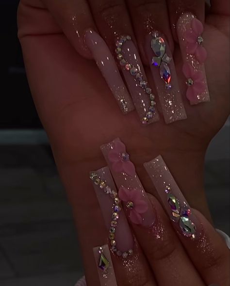 Latina Nail Designs Pink, Nails Art Simple, Easy Nail Art Tutorial, Nail Art 2022, Design Nails Art, Nail Art Aesthetic, Nail Art 2023, Nail Designs Bling, Bad Nails