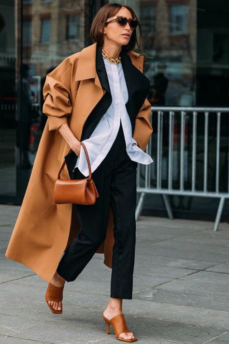 Timeless pieces with a modern twist Chic Style Inspiration, Effortless Chic Style, Outfit Autumn, Cool Colors, Ageless Style, Image Consultant, Color Analysis, Create Outfits, Different Outfits