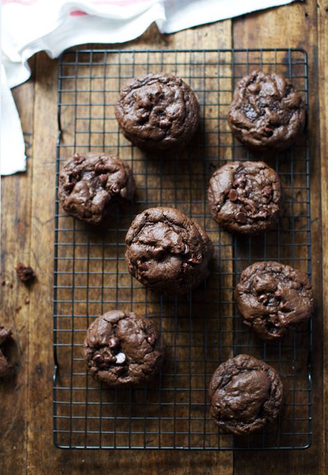 Thick and Fudgy Double Chocolate Cookies - so rich and decadent, like a brownie, chocolate cake, and a big soft cookie all in one. Brownie Chocolate Cake, Crockpot Chocolate Cake, Hershey Chocolate Cakes, Fudge Cookies, Slow Cooker Desserts, Double Chocolate Cookies, Tasty Chocolate Cake, Think Food, Soft Cookie