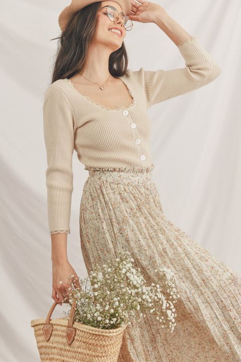 ac796a52db3f16bbdb6557d3d89d1c5adesc49868470ri Breath Of Youth, Modest Outfit Ideas, Romantic Tops, Butterfly Stud Earrings, Feminine Romantic, Heart Locket Necklace, Romantic Outfit, Chai Tea, Vestidos Vintage