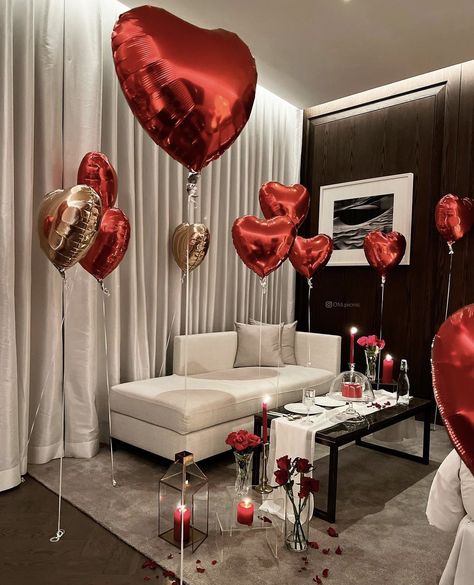 Anniversary House Decorations, First Anniversary Decoration Ideas At Home, Boyfriend Birthday Celebration Ideas, Romantic Surprise For Him At Home, Diy Bay Window Curtains, Romantic Surprises For Him, Romantic Hotel Rooms, Romantic Room Surprise, Romantic Dinner Decoration