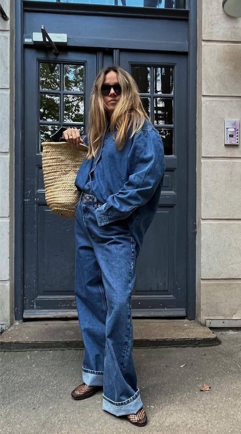 Casual Elegance Is What I’m Going for—10 Low-Key Yet Classy Outfits I'm Copying Denim Blouse Outfits, Black Denim Jeans Outfit, Easy Spring Outfits, Simple Spring Outfits, Skirt Images, Denim Jacket Outfit, Denim Shirt With Jeans, Denim On Denim, All Jeans