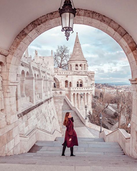 Fisherman's Bastion is such a picturesque place.It is a beautiful symbol of Hungarian history. The seven towers represents the 7 chieftains. Budapest Instagram Pictures, Budapest Photo Ideas, Budapest Vacation, Vienna Austria Travel, Fisherman's Bastion, Prague Photos, Travel Pose, Hungary Travel, Budapest Travel