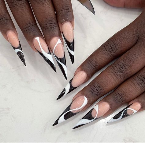 Unique Stiletto Nails, Black And White Nails Stiletto, Fall Nail Designs Stiletto, Nails Abstract Lines, Black And White Stiletto Nails, 21st Nails, Nail Boo, Stacy Dash, White Stiletto Nails