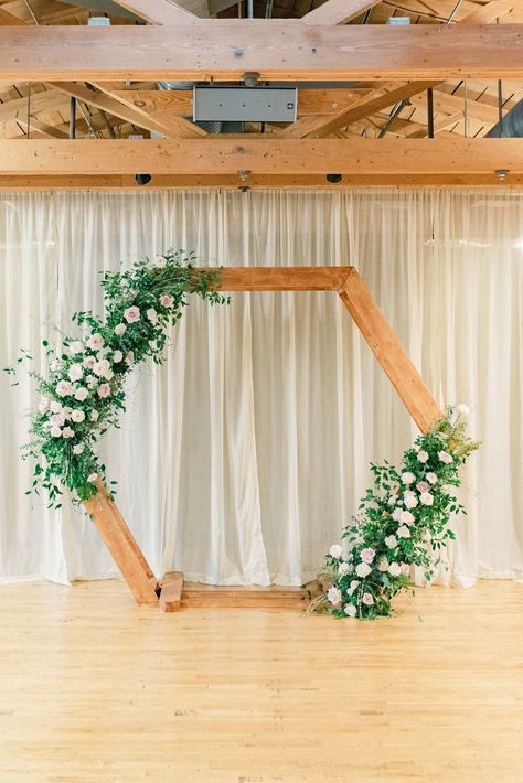 Hexagon Arch Flowers, Hexagon Wedding Arch Flowers, Marsh Wedding, Hexagon Backdrop, Hexagon Wedding Arch, Hexagon Arch, Wedding Decisions, Rt Lodge, Cream Garden