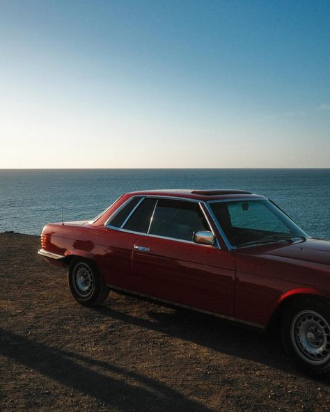 seen a guy taking pictures of his beautiful oldtimer near the coast, so I asked him if I could do some with my camera and then send them to him. He didn’t understand shit about what we were trying to explain him, so he thought I was trying to sell him sumn but here are the results 😂 this was also my first time photographing a car so the compositions might be a lil random, hope u enjoy ! 📸 @atonshots + fujifilm x100v #photography #x100v #fujifilm #fujifilmx100v #fujifilmx100 #filmphotography... Fujifilm X100v Pictures, Fujifilm Pictures, X100v Photography, X100v Fujifilm, Fujifilm X100v, Car Photos, The Coast, Taking Pictures, Film Photography