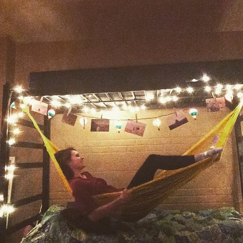 Sometimes I hammock in my Dorm Room and hang pictures on strung lights decorated with hot air balloons. <3 Dorm Room Hammock, Bedrooms With Hammocks, Dorm Desks, Hammock Bedroom, Ideas For Dorm Room, Hang A Hammock, Hammock In Bedroom, Hammock Ideas, Dorm Room Headboards