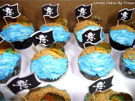 pirate+theme+pirate+photos | Pirate Theme Cupcakes | Flickr - Photo Sharing! Pirate Cupcakes, Mermaid Pirate Party, Pirate Cupcake, Pirate Themed Birthday Party, Edible Luster Dust, Theme Cupcakes, Pirate Themed Birthday, Red Licorice, Pirate Crafts