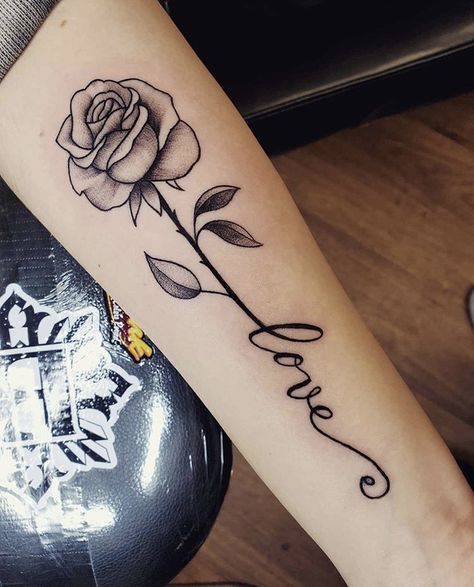 Feminine Medusa Tattoo, Back Arm Tattoo, Wrist Hand Tattoo, Arm Tattoo For Women, Rose Tattoo With Name, Love Wrist Tattoo, Tattoo Ideas For Females, Chest Tattoo Stencils, Rosen Tattoo Frau