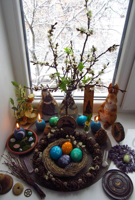 Such a beautiful Ostara altar. #Ostara #spring_equinox #Pagan #witches Ostara Decorations, Pagan Easter, Ostara Altar, Celebrate Ostara, Imbolc Altar, Altar Inspiration, Pagan Holidays, Wiccan Crafts, Altar Ideas