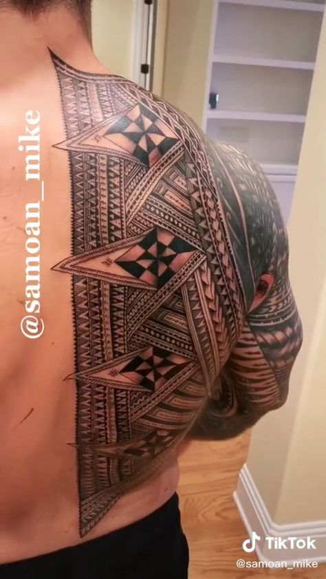 Roman Reigns Back Tattoo, Roman Reigns Tattoo Design, Polynesian Tattoo Sleeve, Half Sleeve Tattoos Sketches, Roman Reigns Tattoo, Lucky Tattoo, Roman Reigns Family, Roman Reigns Shirtless, Native Tattoos