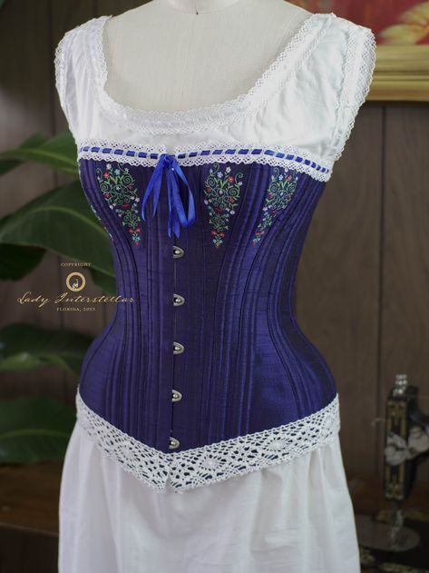 Corset Cosplay, Fantasy Clothes, Victorian Corset, Corset Pattern, Embroidery Motifs, Fashion Sewing Pattern, Sewing Art, Interstellar, Historical Fashion