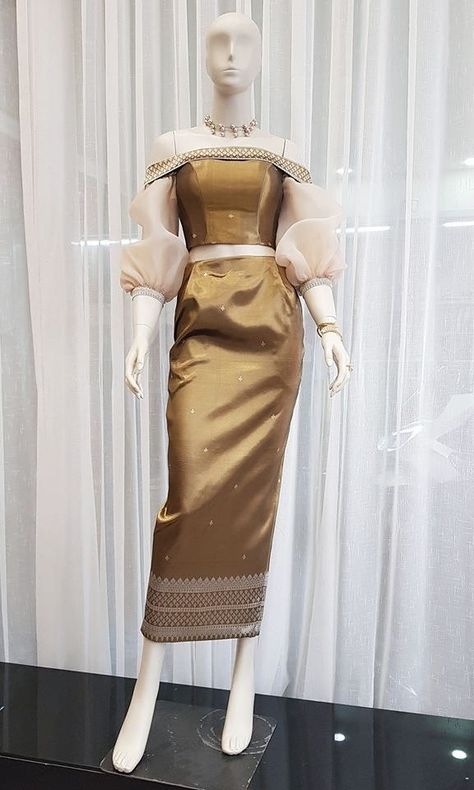 ဘွိုင်လာ Dress, Modern Khmer Dress, Thai Dress Modern, Batik Dress Elegant Modern, Khmer Outfit, Modern Filipiniana Dress, Batik Dress Modern, Thai Silk Dresses, Kebaya Modern Dress