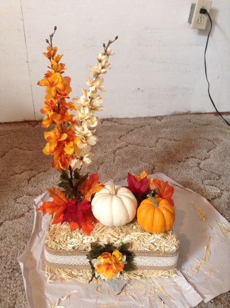 Fall/house warming straw bale decor I made. Fake leaves and flowers, and real mini pumpkins :) Mini Straw Bales Decor, Mini Hay Bale Centerpieces, Mini Hay Bale Decorating Ideas, Laundromat Decor, Fall House Warming, Hay Bale Decorating Ideas, Hay Bale Ideas, Fall Library, Harvest Table Decor