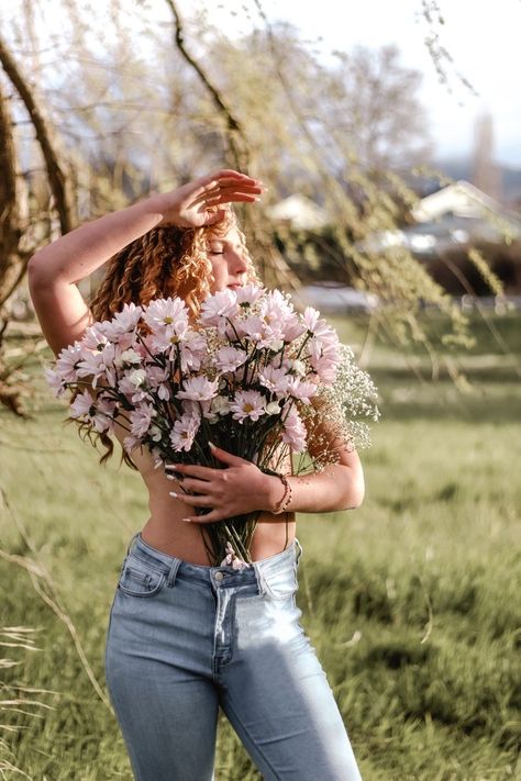 Flower Top Photoshoot, Top Photoshoot, Group Shoot, Shoot Poses, Flower Photoshoot, Halloween Photo, Flower Top, Halloween Photoshoot, Halloween Photos