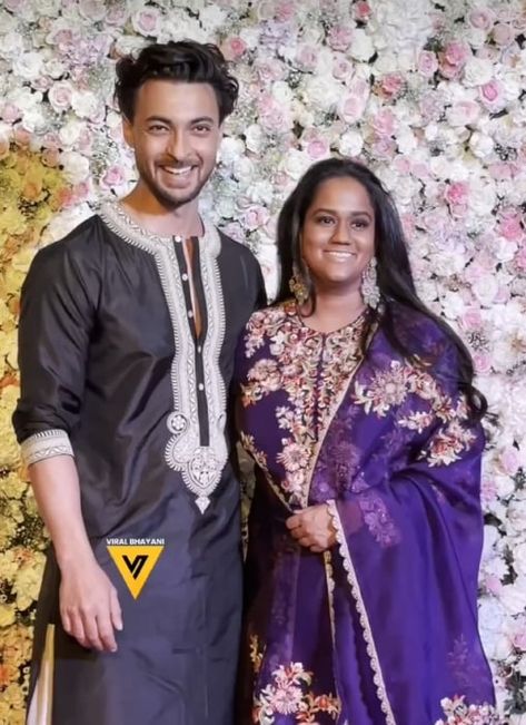 Bollywood popular actor, Salman Khan's sister, Arpita Khan and her husband, Aayush Sharma hosted a grand Eid party on April 23, 2023. Several renowned personalities of the Bollywood industry graced their star-studded Eid bash, including Salman Khan's ex-girlfriend, Sangeeta Bijlani, MS Dhoni's wifey, Sakshi Dhoni, Neha Sharma, and others marked their presence at the starry bash.     Arpita Khan dons a purple kurta set at her Eid bash    The hosts, Arpita Khan and Aayush Sharma lo Ayush Sharma, Sakshi Dhoni, Ms Dhoni Wife, Sangeeta Bijlani, Arpita Khan, Aayush Sharma, Sequin Lehenga, Kriti Kharbanda, Neha Sharma