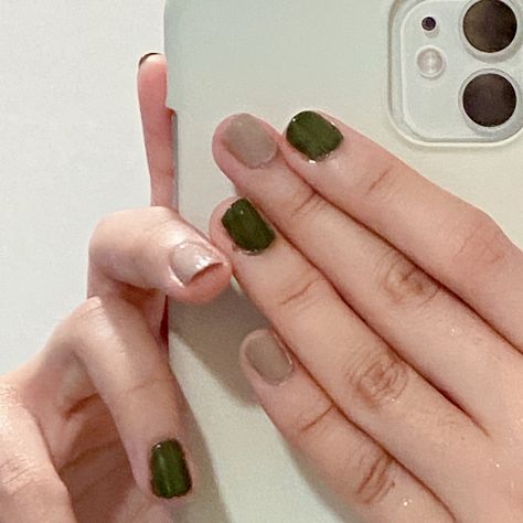 Green Beige Nails, Sage Green Nails Tips, Beige Green Nails, Sage Green And Beige Nails, Seige Green Nails, Green And Beige Nails, Sage Green Korean Nails, Mismatch Nails, Sage Green And Beige