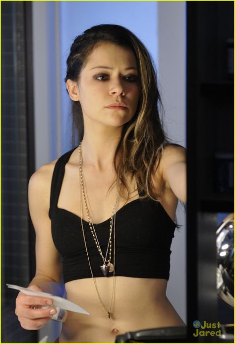 Tatiana Maslany of Orphan Black. One of the most underrated actresses currently working, plays about 6 characters in a single show and is captivating as every single one of them. Helena Orphan Black, Dylan Bruce, Sarah Manning, Tatiana Maslany, Evan Rachel Wood, Natalie Dormer, Lauren Cohan, Black Tv, Black Costume