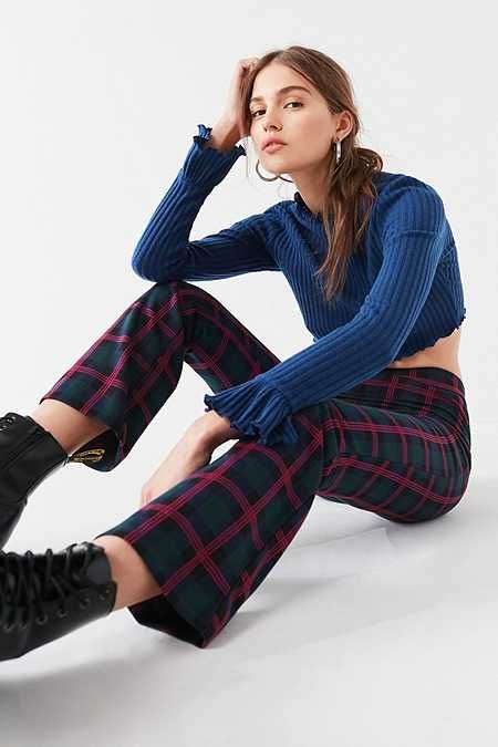 Fashion Model Poses, Studio Poses, Cropped Flare Pants, Winter Closet, Flare Pant, Latest Tops, Kick Flares, Cropped Flares, Female Poses