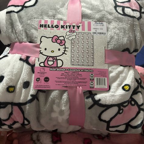 This Is A Gray Hello Kitty Blanket And It Has Flowers And It Is A Twin Xl Blanket Blanket Hello Kitty, Hello Kitty Blankets, Gray Hello Kitty, Flower Hello Kitty, Bedding Gray, Hello Kitty Bedding, Hello Kitty Decorations, Hello Kitty Bed, Hello Kitty Bedroom