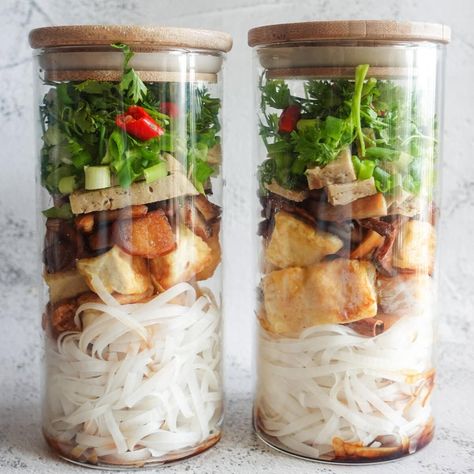 Pho In A Jar Recipe, Pho Meal Prep, Pho In A Jar, Jar Soup Recipes Mason, Mason Jar Pasta, Meal Prep Mason Jars, Vegan Pho Recipe, How To Make Pho, Vegan Pho