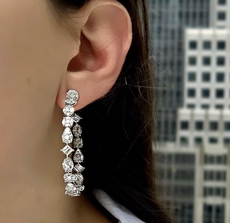 Silver Closet, Tops Diamond, 2022 Earrings, Fancy Diamond Earrings, Sari Ideas, Jewelry Photography Ideas, Jewellery Kundan, Bali Earrings, Diamond Jewelry Set