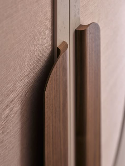 Flack Studio, Walnut Timber, Door Handle Design, Handleless Kitchen, Wardrobe Door Designs, Joinery Details, Wardrobe Interior Design, Furniture Details Design, Door Glass Design