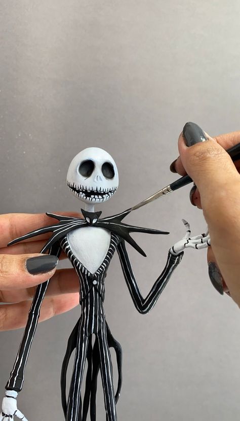 Made with polymer clay and painted Clay Figurines Sculpture, Easy Halloween Clay Ideas, Diy Clay Doll, Polymer Clay Art Projects, Nightmare Before Christmas Clay, Creepy Clay Art, Halloween Polymer Clay Ideas, Halloween Clay Ideas, Halloween Clay Crafts