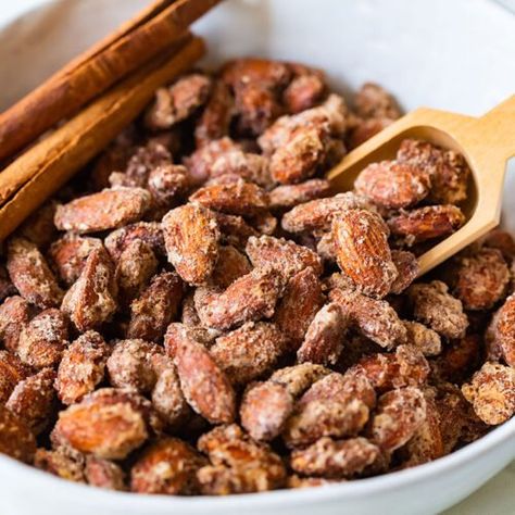 Cinnamon Sugar Almonds, Cinnamon Roasted Almonds, Candied Almonds, Cinnamon Nuts, Cinnamon Almonds, Nut Recipes, Roasted Nuts, Raw Almonds, Easy Cinnamon