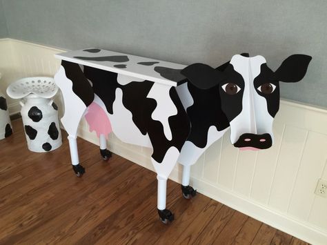 Perfect cow buffet Cow Decorations, Cow Print Chair, Imaginary Animals, Contemporary Rustic Decor, Cow Wall Decor, Animal Head Wall Decor, Cow Kitchen Decor, Texas Edition, Cow Artwork