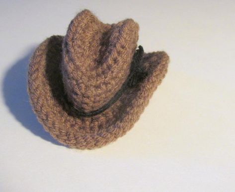 Tiny Crochet Cowboy Hat, Crochet Tiny Cowboy Hat Free Pattern, Crochet Cowboy Hat Keychain, Crochet Mini Cowboy Hat, Cool Cowboy Hats, Tiny Hat Crochet Pattern, Crochet Mini Cowboy Hat Free Pattern, Mini Crochet Hat, Crochet Cowboy Hat Free Pattern