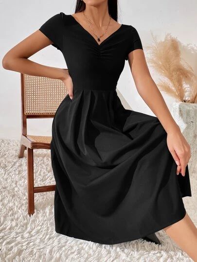 Semi Formal Black Dress Classy Long Sleeve, Black Dress For Graduation, Dresses For Inverted Triangle, Opera Outfits, Winter Clothes Aesthetic, Black Tie Wedding Ideas, Modest Black Dress, Concert Black, Black Plain Dress