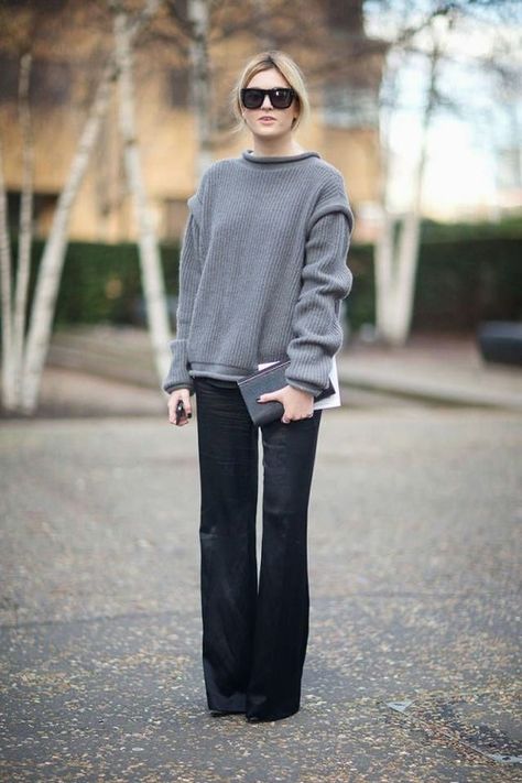 Shop this look for $73:  http://lookastic.com/women/looks/black-wide-leg-pants-and-grey-oversized-sweater-and-black-clutch-and-black-sunglasses/2493  — Black Wide Leg Pants  — Grey Oversized Sweater  — Black Leather Clutch  — Black Sunglasses Trousers Outfit, Oversized Grey Sweater, Black Wide Leg Pants, Collage Vintage, Casual Styles, Woman's Fashion, London Street Style, Looks Black, Autumn Street Style