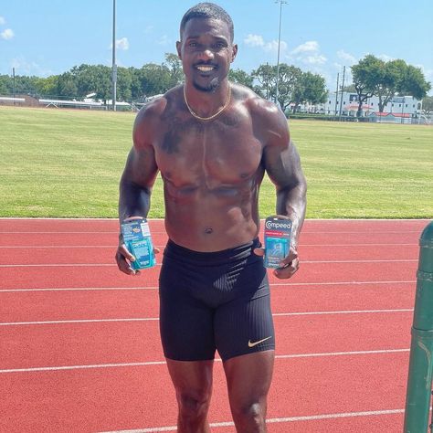 Justin Gatlin on Instagram: “Compeed has made it easy to get ready for a race in record time. Excited to keep pushing harder every day for my goals with compeed. Their…” 100m Sprint, Justin Gatlin, Ronaldo Skills, Sports Track, Workout Chart, My Goals, Keep Pushing, 100m, Track And Field