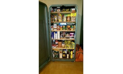 15 DIY’s to Recycle Old Refrigerators into Something Useful – HomeCrux Fridge Upcycle, Bosch Refrigerator, Refrigerator Ideas, Can Upcycle, Door Coffee Tables, Fridge Repair, Commercial Freezer, Vintage Refrigerator, Old Refrigerator