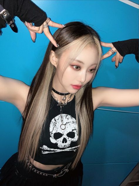 billlie sheon girlfriend material pictures pic insta twitter update Oreo Hair, Girls Fasion, Skunk Hair, Mystic Girls, She Girl, Color Inspo, Hair Inspo Color, Aesthetic Hair, Kpop Girl Groups