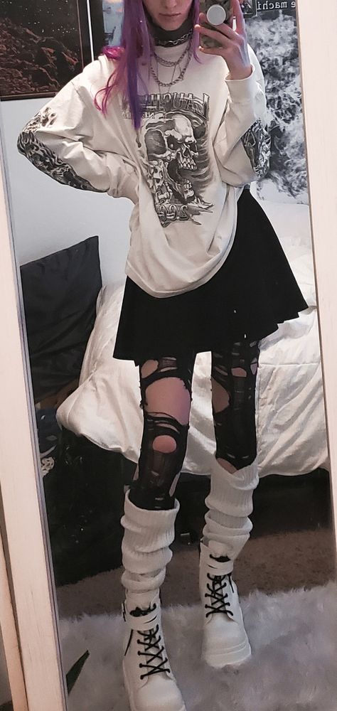 jfashion mall goth grunge emo demonias Thick Grunge Outfits, Pink Emo Aesthetic Outfits, Emo Outfit Inspiration, Ravecore Outfits, Aesthetic Emo Outfits, Grunge Emo Outfits, Grunge Goth Outfits, Goth Emo Outfits, Girly Emo