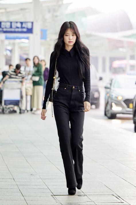 Kpop Airport Fashion, Jennie Airport Style, Airport Fashion Kpop, Smart Casual Wear, Oufits Casual, Pakaian Feminin, Icn Airport, Casual Day Outfits, Cold Weather Fashion