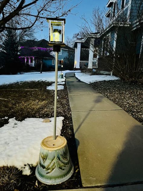 Spooky Walk, Solar Lamps Diy, Solar Light Projects, Front Yards Diy, Christmas Lamp Post, Street Lamp Post, Solar Lamp Post, Parade Ideas, Solar Lights Diy