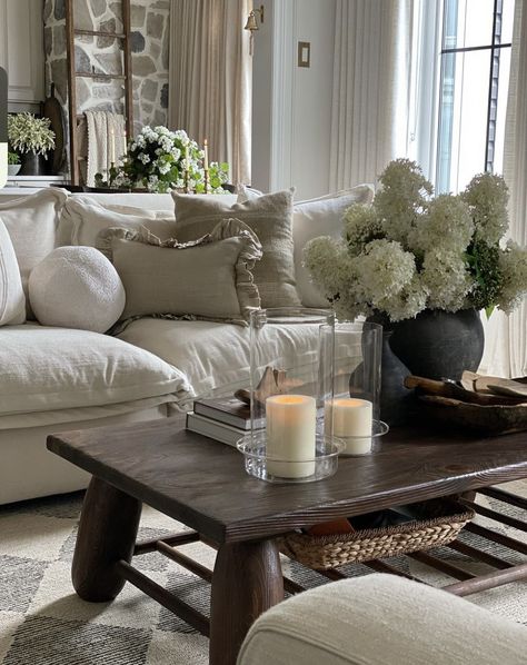 Coffee Table Styling Rectangular, Glass Coffee Table Styling, Decorating A Coffee Table, Pretty Apartments, Nancy Meyers, Patiently Waiting, Living Room Inspo, Home Room Design, Dream House Decor