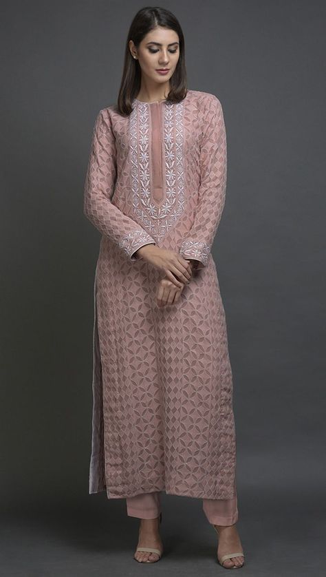 Dresses Indian Designer, Pearl Work Embroidery, Style Indian Fashion, Lucknowi Chikankari Suits, Embroidery Kurtis, Chikankari Kurta, Chikankari Suits, Lucknowi Chikankari, Kurti Patterns