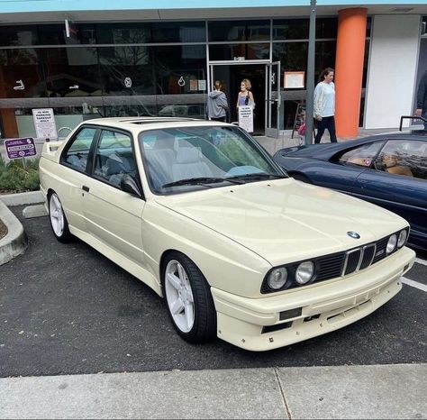 Tyler The Creator E30, Bmw Flowers, E30 Poster, Pink Bmw, Pink Cars, Classic Bmw, E30 M3, Bmw E30 M3, Forza Horizon 4