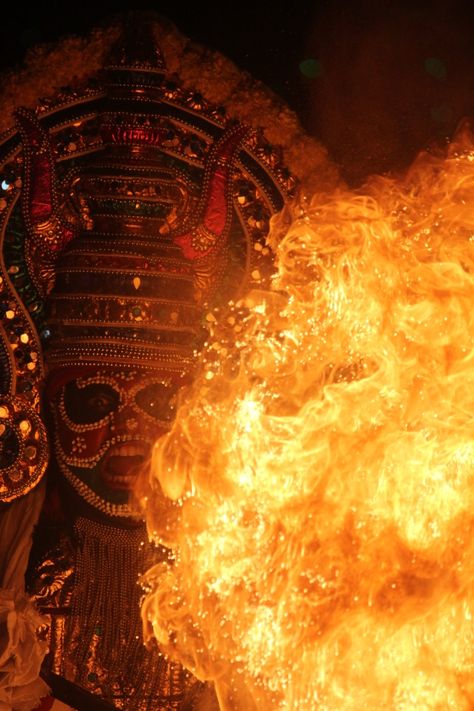 Mudiyettu Theyyam Background, Theyyam Art, Kerala Culture, Airport Travel Outfits, Dragon Wallpaper Iphone, Pen Art Work, Art Of Letting Go, 4k Wallpapers For Pc, Stylish Alphabets