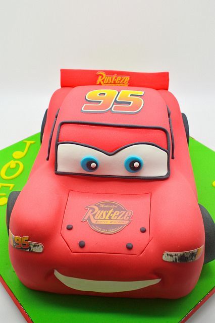 Disney Cars Cake, Lightning Mcqueen Cake, Flash Mcqueen, Mcqueen Cake, Cars Birthday Cake, Cars Cake, Candy Bar Birthday, Queen Cakes, Disney Cars Party