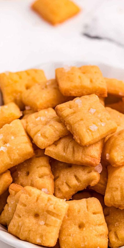 We love this Homemade Cheez-Its Crackers Recipe and are sure you will too! With just a handful of ingredients, you can make this copycat Cheez-It Crackers at home! Kid-approved and made with all real ingredients. Switch up the cheese and add some seasoning to make these homemade cheese crackers your own! Cheddar Crackers Recipe, Homemade Cheddar Crackers, Homemade Cheez Its, Homemade Crackers Recipe, Homemade Cheese Crackers, Cheddar Crackers, Crackers Recipe, Homemade Crackers, Cracker Recipes