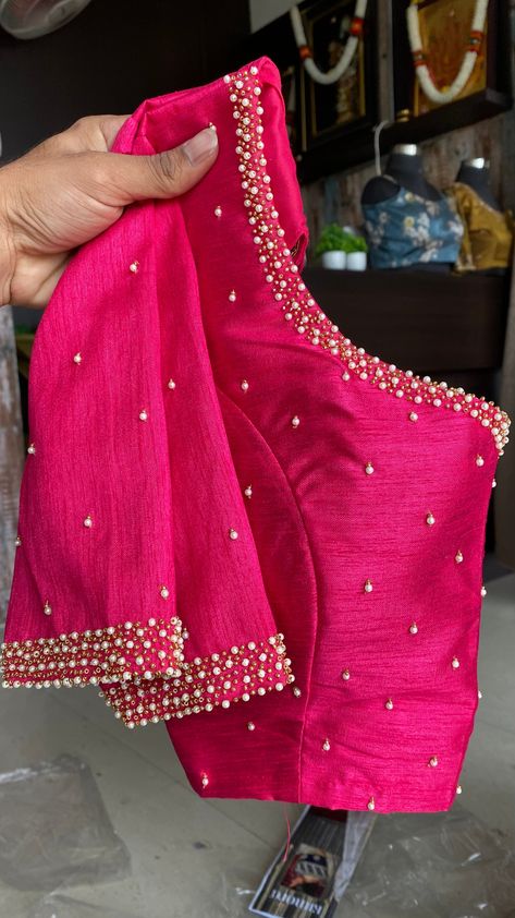 Product Descriptions: Peacock green dual shaded khadi silk saree is having rich silver zari floral motif worked pallu. Saree comes with pink silk peacock threaded hand work blouse as shown View this post on Instagram A post shared by threadslabel.com (@shobana_nithin)