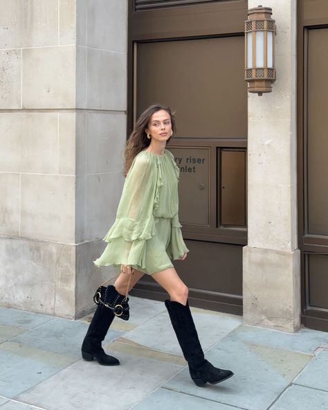 This Modern Boho Outfit Is Worth Copying For Fall Chic Mini Dress, Mini Skirt Dress, Flared Mini Skirt, Dress With Pleats, High Waist Dress, Pleated Mini Dress, Mini Dresses For Women, Ruffle Mini Dress, Slim Dresses