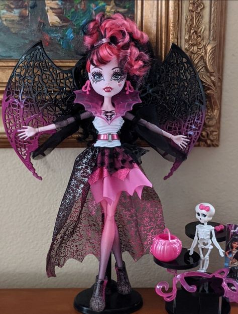 Monster High Ghouls Rule Draculaura by Zoeysdolls Ghouls Rule Draculaura, Og Monster High Dolls, Old Monster High Dolls, Draculaura Restyle, Monster High Ghouls Rule, Draculaura Doll, Mh Dolls, Arte Monster High, Monster High Pictures