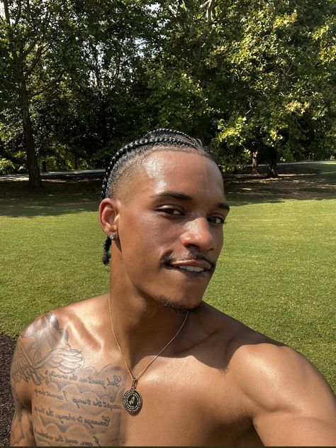 Guys With Earrings, Boy Earrings, Archangel Michael Tattoo, Earrings Aesthetic, Cute Black Guys, Black Boy, Black King, Aesthetic Boys, Archangel Michael