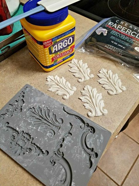 Decorative Furniture Painting, Koti Diy, Decorative Furniture, Diy Chalk, Plaster Crafts, Furniture Appliques, Formy Silikonowe, Diy Chalkboard, Iron Orchid Designs